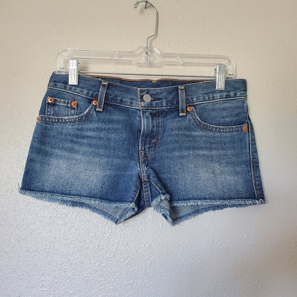 Levi's Pants - Levi's denim frayed hem short shorts
